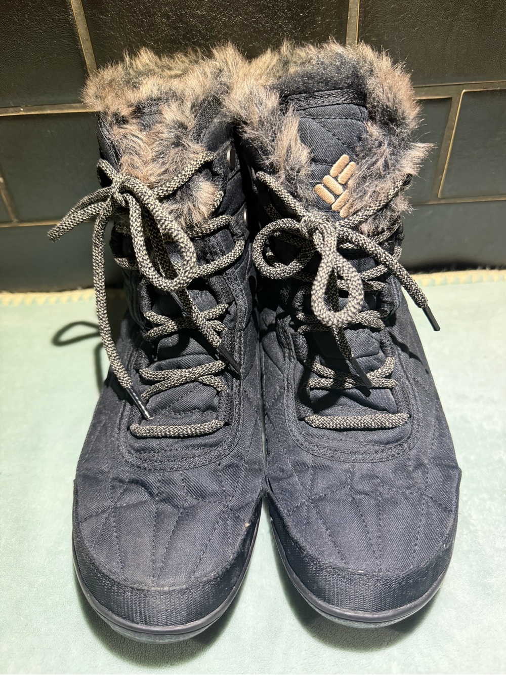 Columbia Women’s Minx Shorty III Waterproof Winter Boots- Size 9